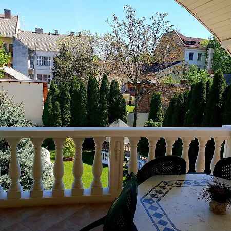 Adam Apartmanhaz Appartement Szeged Buitenkant foto